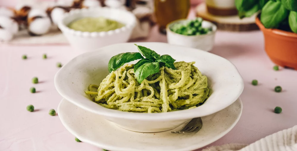 Pasta mit cremiger grüner Sauce