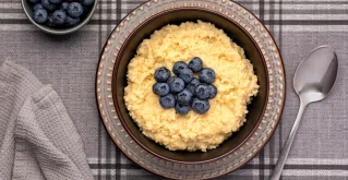 Cremige Hirse mit frischem Obst! Cremige Hirse