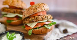 Den internationalen Burgertag feiern wir mit hausgemachten vegetarischen Burgern!