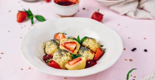Haferknödel mit Erdbeeren