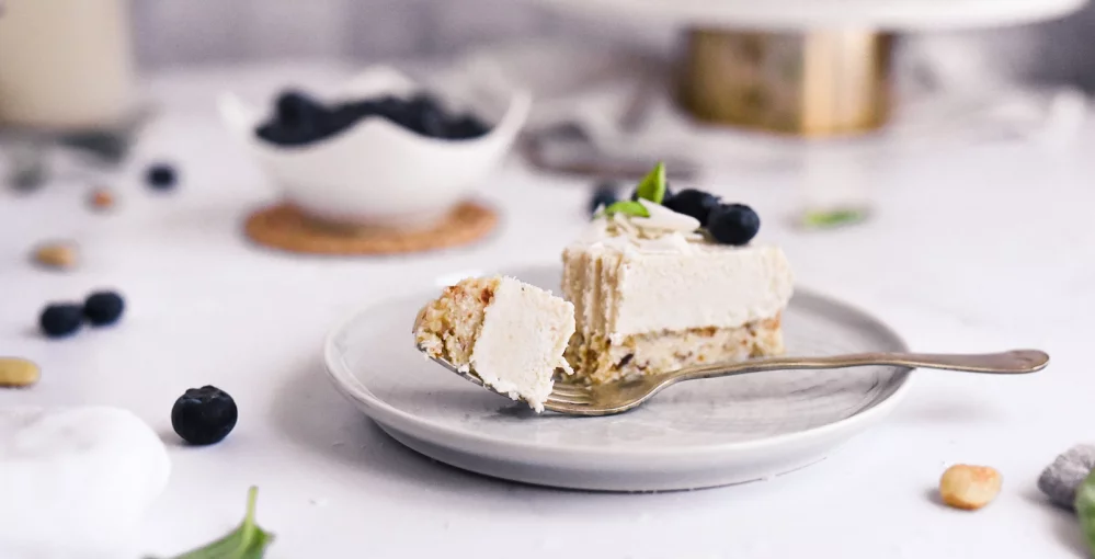 Ein gesunder Kokoskuchen ohne Backen – ein Rohkostrezept, das wir lieben!