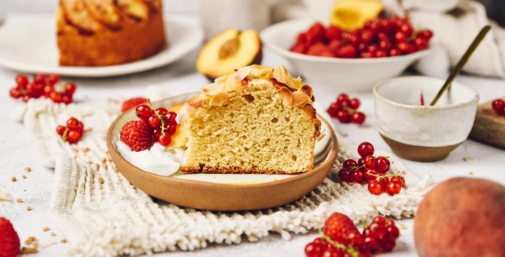 Joghurttorte mit Pfirsichen – cremiges Sommerdessert zum Selbermachen!