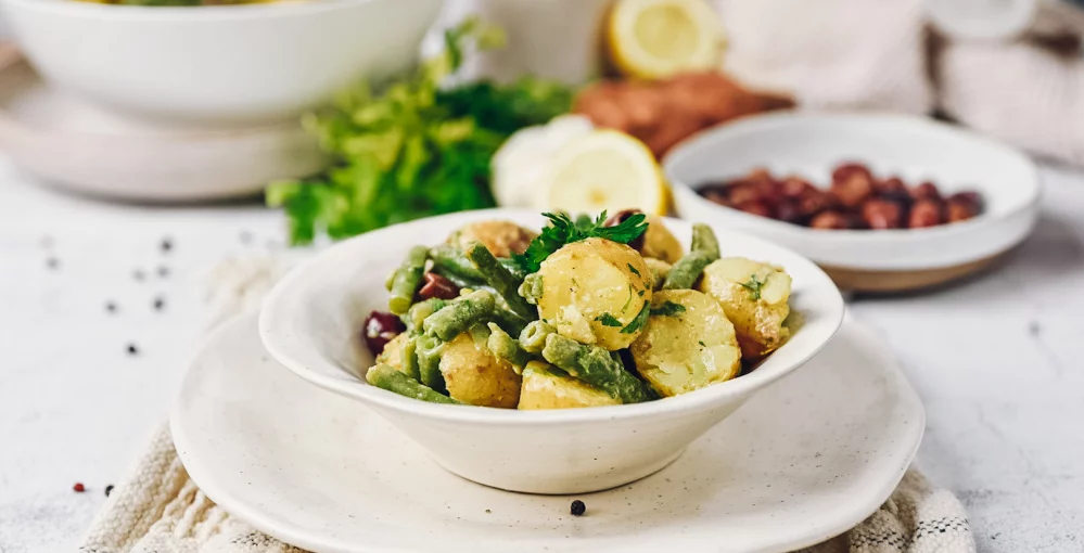 Mediterraner Kartoffelsalat mit grünen Bohnen