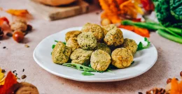 Falafel mit Kichererbsen und Grünkohl – einfach & aromatisch