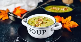 Cremige Grünkohl-Apfel-Suppe mit Ingwer