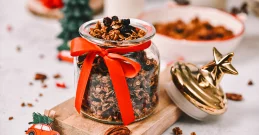 Gingerbread-Granola