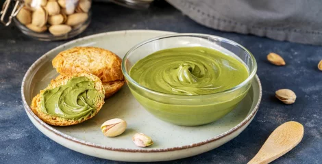 Pistazienbutter in einer Schüssel