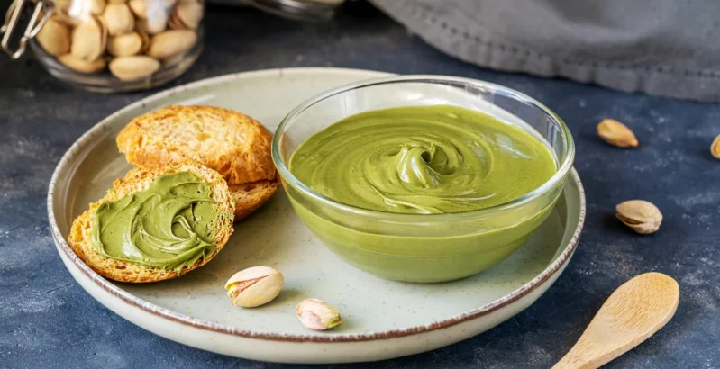 Pistazienbutter in einer Schüssel