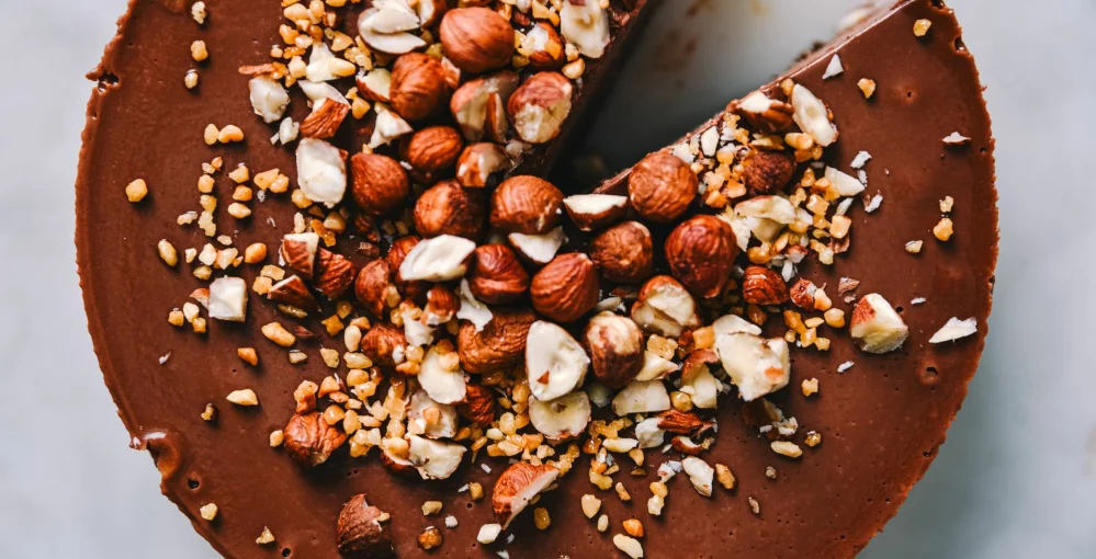 Rohe Ferrero Torte mit Haselnüssen