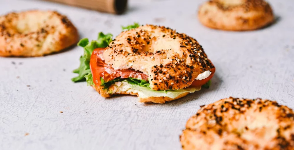 Schnelle und saftige Bagels mit griechischem Joghurt!