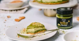 Rohkost-Cheesecake mit Pistazien – ein cremiges Dessert ohne Backen