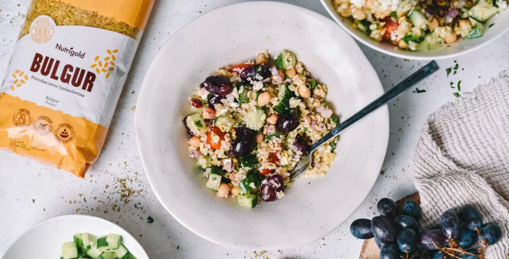 Bulgursalat mit gerösteten Trauben – mediterran inspiriert!