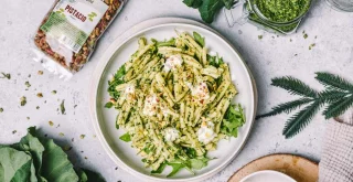 Sensationell gut: Pasta mit Grünkohl, Pistazien & Pesto Pasta mit Grünkohl, Pistazien & Pesto