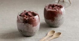 Wie bereiten Sie Bajadera Chia Pudding zu? Ein Frühlingsdessert zum Verlieben!