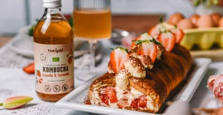 Verführerisch, cremig & fruchtig – die Tiramisu-Rolle mit Erdbeeren!