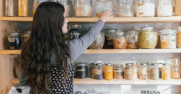 Noch kein Frühjahrsputz? Diese 5 Profi-Schritte bringen Sie in Schwung!