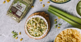 Cremige Avocado-Hüttenkäse-Sauce: gesunde Proteinquelle für Bowl, Salat & Brot!
