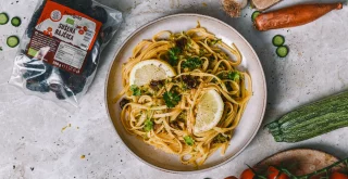 Mediterraner Genuss auf dem Teller: Zucchini, Zitrone & getrocknete Tomaten! Zucchini, Zitrone & getrocknete Tomaten!